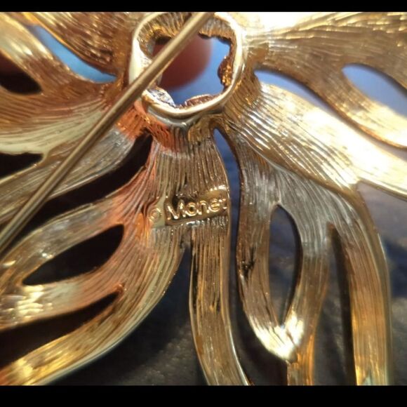VINTAGE ESTATE SIGNED MONET GOLD TONE FLOWER 3" BROOCH EXCELLENT CONDITION - Picture 3 of 8